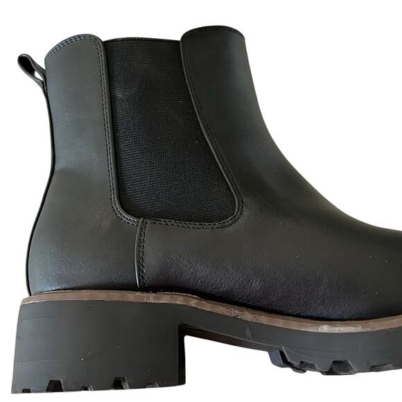 Universal Thread Womens Size 9 Black Chunky Heel Ankle Boot Slip On Faux Leather - Picture 6 of 8